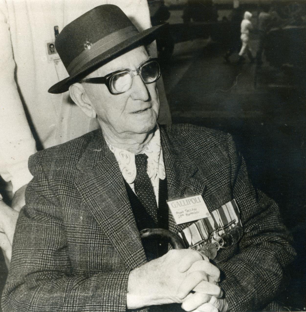 Frank Tassicker at the Anzac Day service in Humpty Doo, 1989.  He was 94.