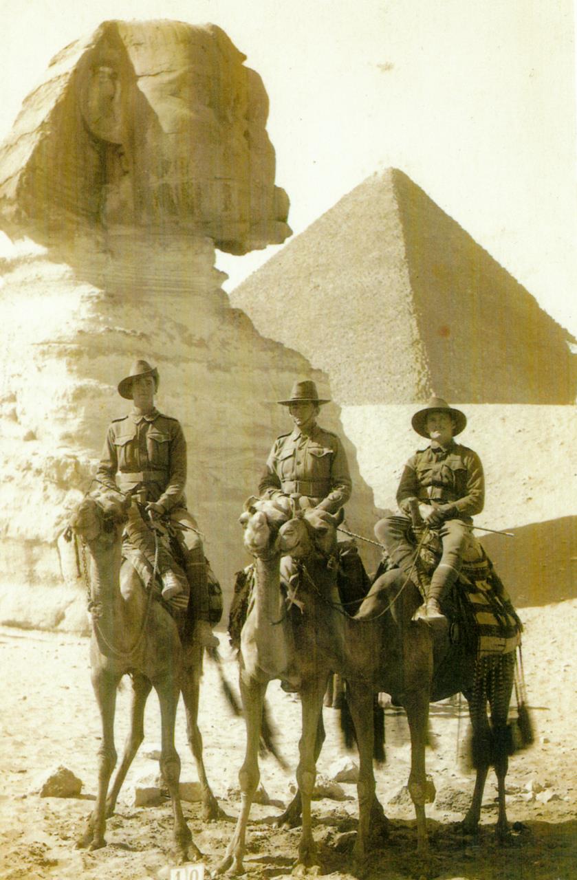 Pte Whittington, far left with two New Zealand soldiers in Egypt, 1915 